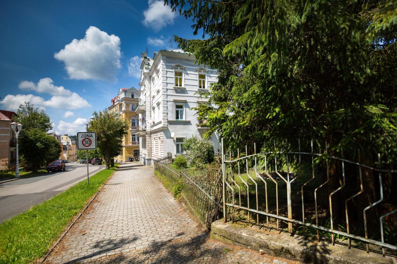 Apartman Karlovarska Маріанські Лазні Екстер'єр фото